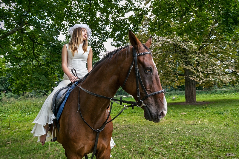 ORK w Kisielnicy, Ośrodek Rehabilitacji Konnej, piątnica konie, sesja na koniach, zdjęcia plenerowa na koniu, ślubny plener na koniu, suknia ślubna jazda konno, panna młoda na koniu ORK w Kisielnicy, Ośrodek Rehabilitacji Konnej, piątnica konie, sesja na koniach, zdjęcia plenerowa na koniu, ślubny plener na koniu, suknia ślubna jazda konno, panna młoda na koniu