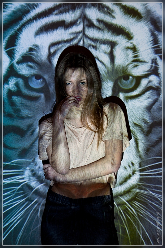 IMG 9952 nomex 800Q100MF086222W9 Kuriozalna sesja z projektorem