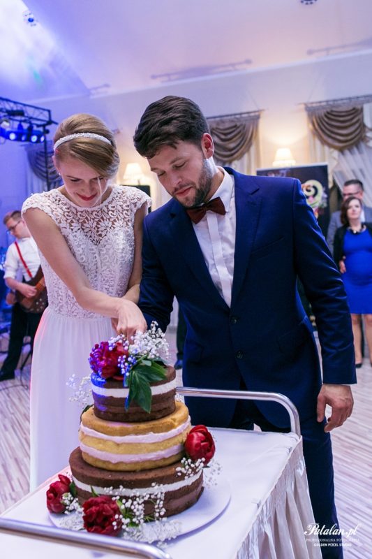tort ślubny, fotograf Białystok, fotografia ślubna Białystok, ślub w kościele Łomża, wesele i ślub w Łomży, fotograf ślubny Łomża, ceremonia ślubna Łomża