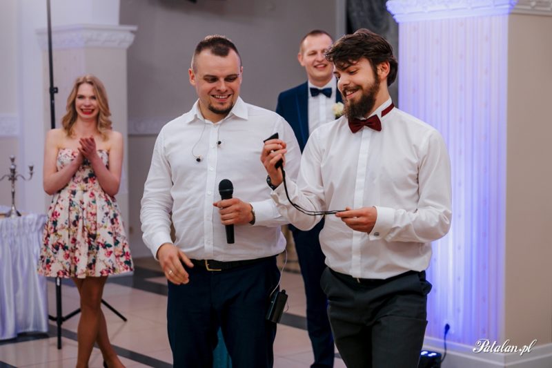 dekoracja sali weselenj, sala łapińscy, fotograf ślubny zambrów, fotograf zambrow, fotografia slubna lomza , oczepiny, zabawy oczepinowe, welon ślubny,biesiada weselna